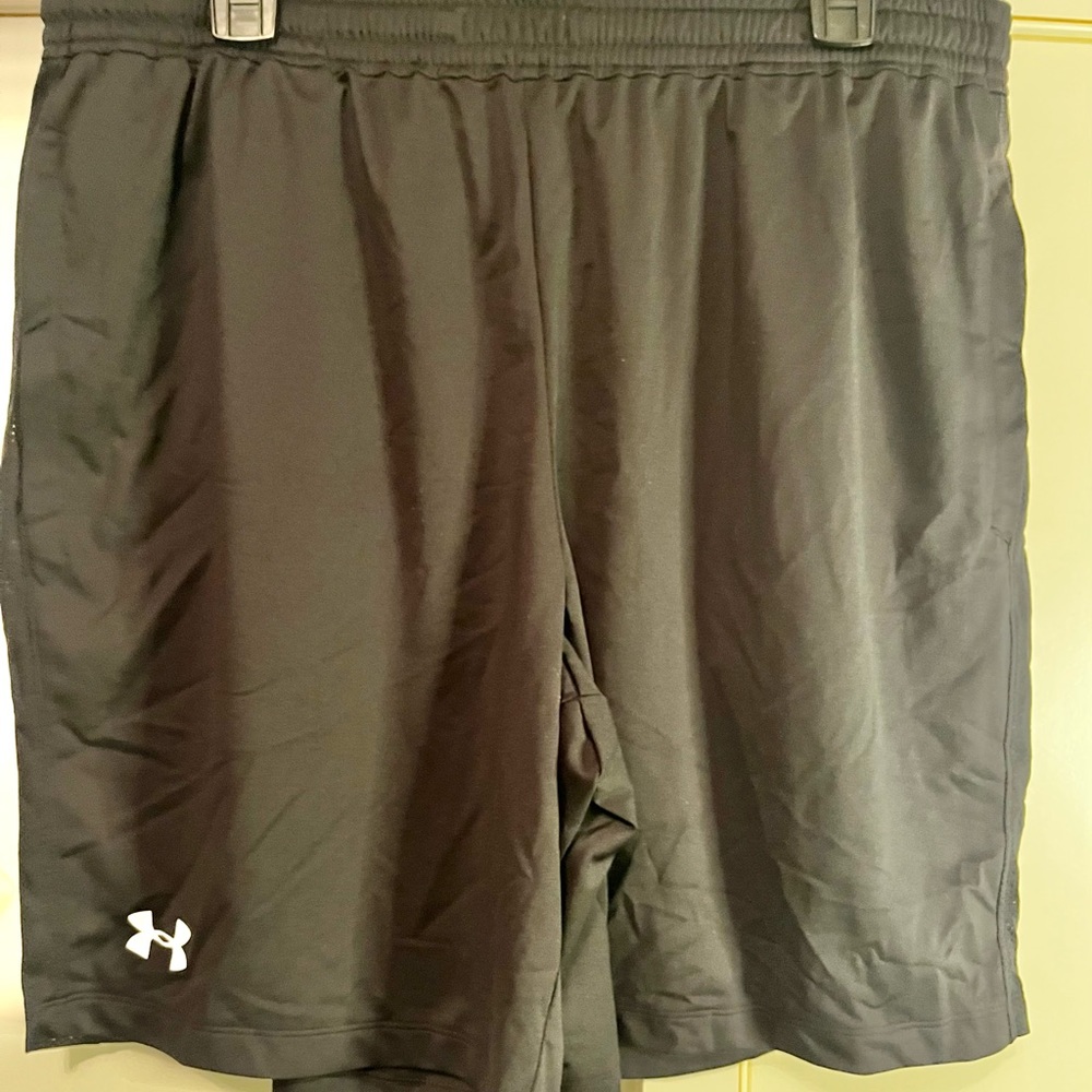 Under Armour heat gear fitted shorts. Black colt XL. NWT